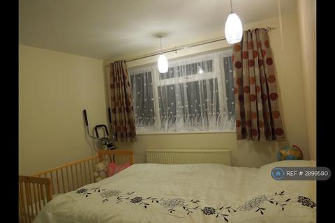 2 bedroom maisonette to rent, Lloyd Court, Pinner, HA5