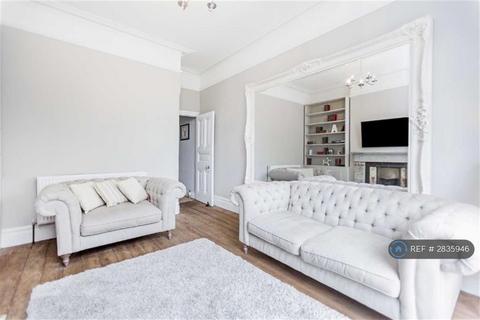 2 bedroom flat to rent, Trinity Road, London, SW17