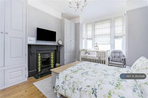 2 bedroom flat to rent, Trinity Road, London, SW17
