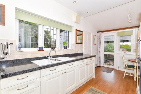 4 bedroom chalet for sale, The Street, Maidstone ME14