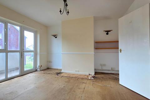 1 bedroom flat for sale, Padnall Road, Marks Gate, RM6 5ER