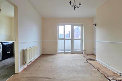 1 bedroom flat for sale, Padnall Road, Marks Gate, RM6 5ER