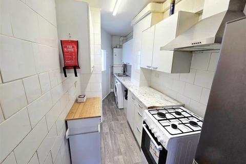 4 bedroom end of terrace house to rent, Elton Avenue, Greenford