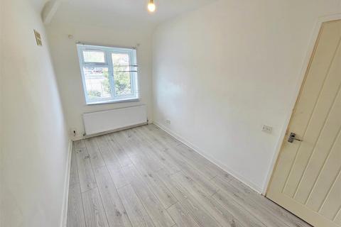 4 bedroom end of terrace house to rent, Elton Avenue, Greenford
