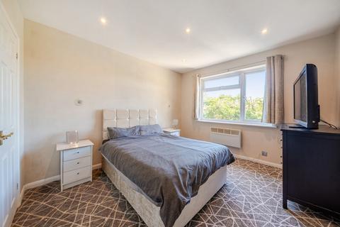 2 bedroom flat for sale, Grand Drive, Raynes Park, London, SW20
