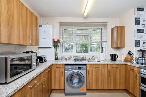2 bedroom flat for sale, Southbrook Road, London, SE12