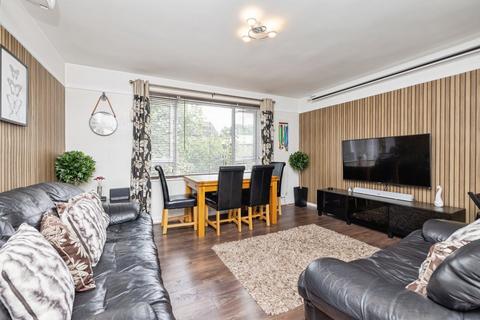 2 bedroom flat for sale, Southbrook Road, London, SE12