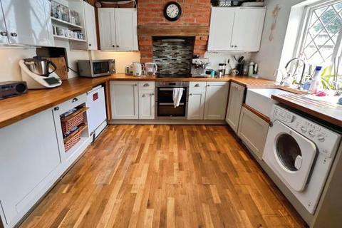 3 bedroom terraced house to rent, Glebe Cottages, Chesham, HP5