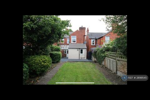 3 bedroom semi-detached house to rent, Cathcart Road, Stourbridge, DY8
