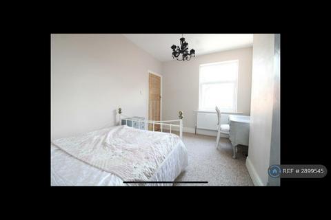 3 bedroom semi-detached house to rent, Cathcart Road, Stourbridge, DY8