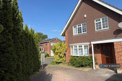 4 bedroom detached house to rent, Welby Crescent, Wokingham, RG41