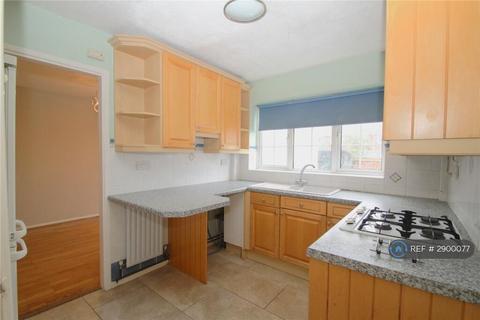 4 bedroom semi-detached house to rent, Otters Brook, Buckingham, MK18