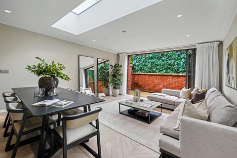 4 bedroom terraced house for sale, Teil Row, Kidderpore Avenue, Hampstead, London NW3