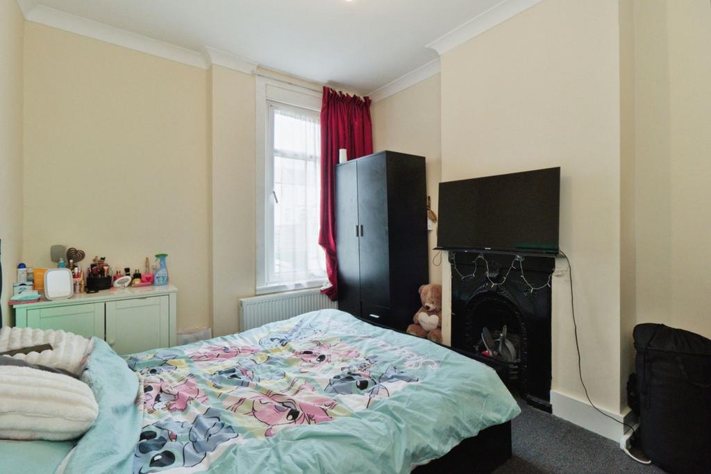 Bedroom, fireplace