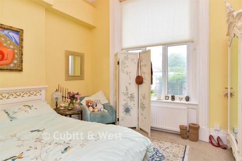 2 bedroom ground floor flat for sale, Kingsway, Hove, East Sussex