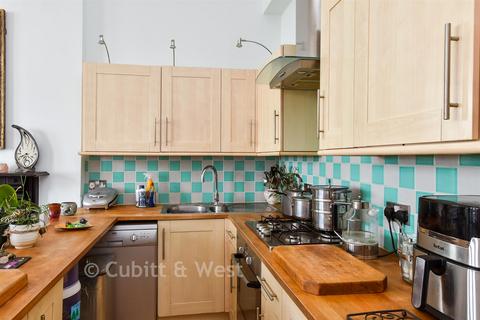 2 bedroom ground floor flat for sale, Kingsway, Hove, East Sussex