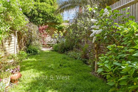 2 bedroom ground floor flat for sale, Kingsway, Hove, East Sussex