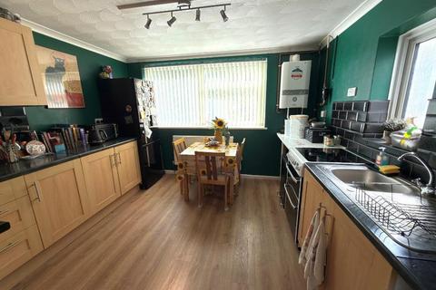 2 bedroom maisonette for sale, Vauxhall Park, Luton LU2