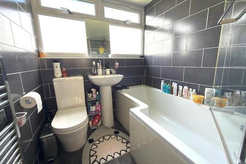 2 bedroom maisonette for sale, Vauxhall Park, Luton LU2