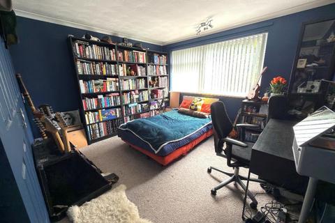 2 bedroom maisonette for sale, Vauxhall Park, Luton LU2