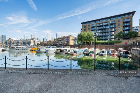 1 bedroom in a house share to rent, Medland House, London, E14