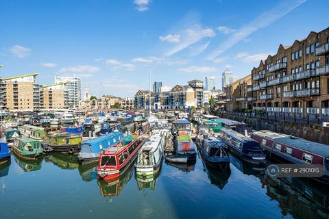 1 bedroom in a house share to rent, Medland House, London, E14