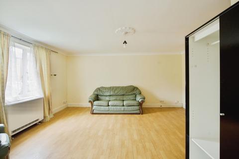 2 bedroom flat for sale, Spring Close, Dagenham, RM8