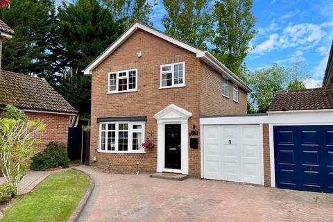 4 bedroom link detached house for sale, Claydon Gardens, BLACKWATER GU17