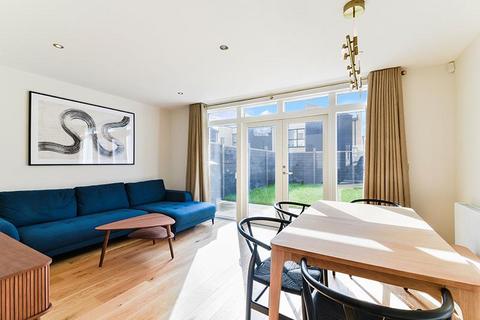 4 bedroom townhouse to rent, Cadence Way, London, E20