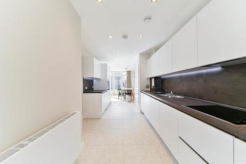 4 bedroom townhouse to rent, Cadence Way, London, E20