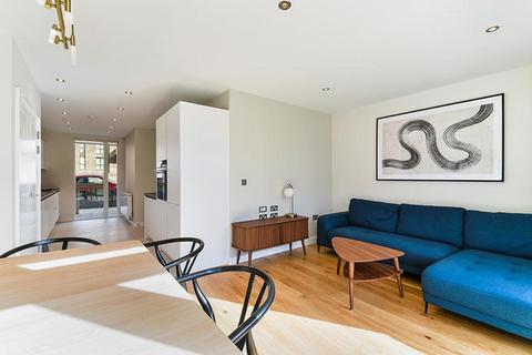 4 bedroom townhouse to rent, Cadence Way, London, E20