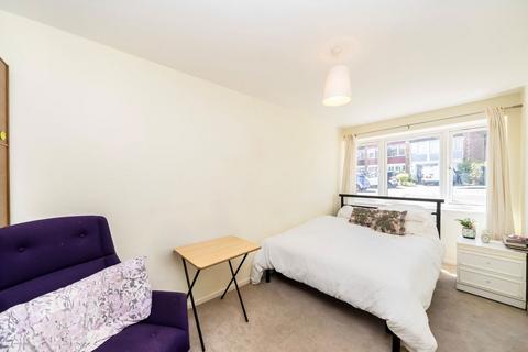 5 bedroom terraced house to rent, Oakways, Eltham