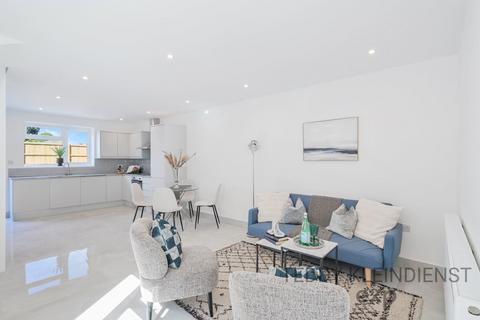 3 bedroom detached house for sale, Cudas Close, Epsom KT19