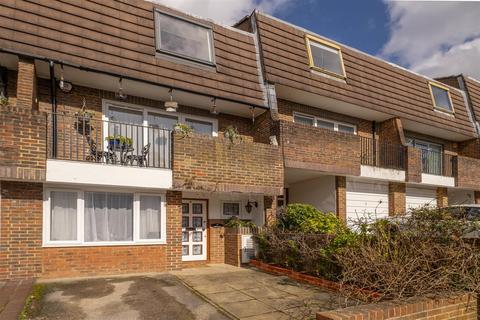 Heights Close, West Wimbledon, SW20