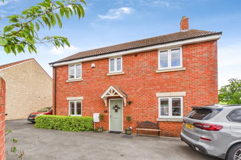 4 bedroom detached house for sale, Lopes Close, Melksham