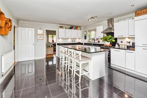 4 bedroom detached house for sale, Lopes Close, Melksham