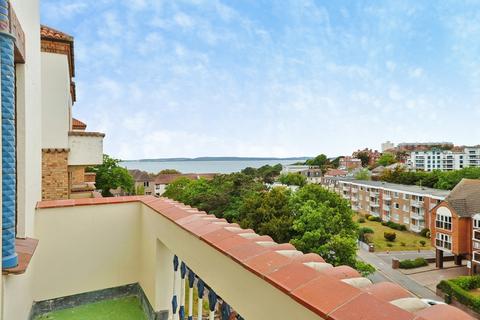 3 bedroom flat for sale, Sea Road, Boscombe, Bournemouth, BH5
