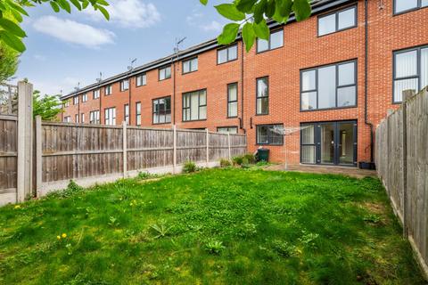 4 bedroom terraced house for sale, Reynard Way, Brentford, TW8