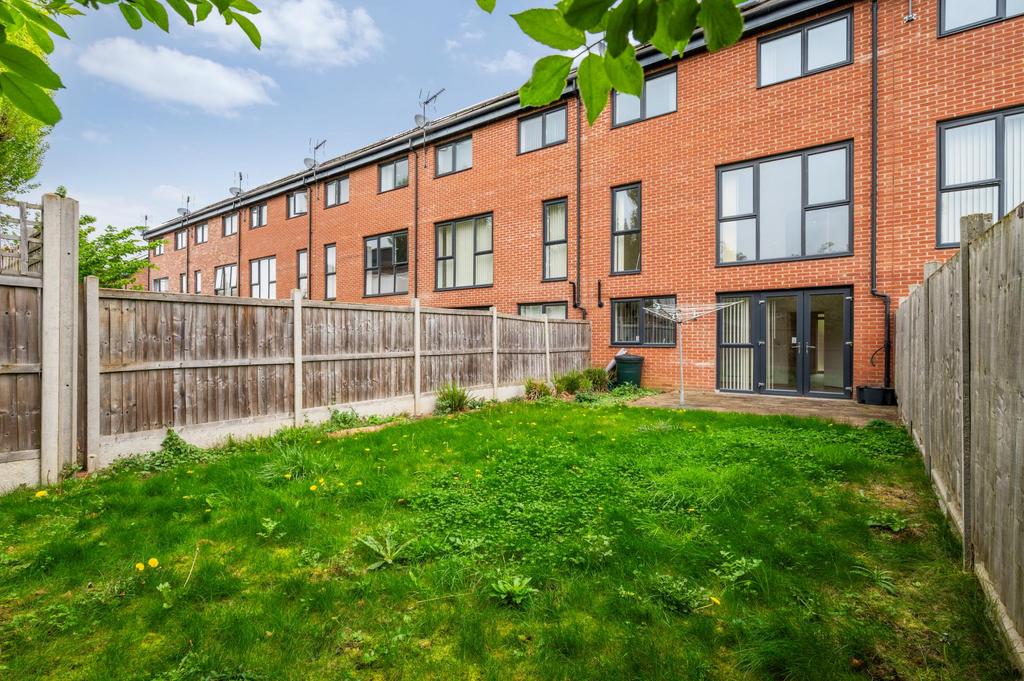 House in London - View 3