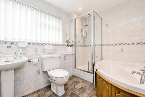 3 bedroom detached house for sale, Chase House Gardens, Hornchurch, RM11
