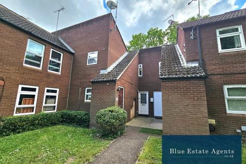 1 bedroom flat to rent, Lupin Close, West Drayton, UB7