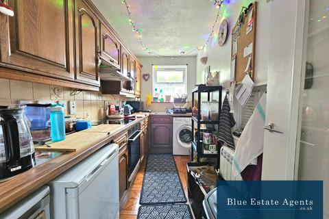 1 bedroom flat to rent, Lupin Close, West Drayton, UB7