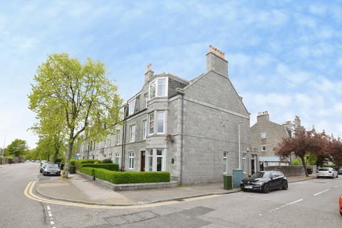 Flat - Balmoral Place, Aberdeen, AB10