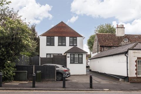 Town End, Caterham CR3