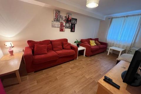 8 bedroom house share to rent, Aspen Grove