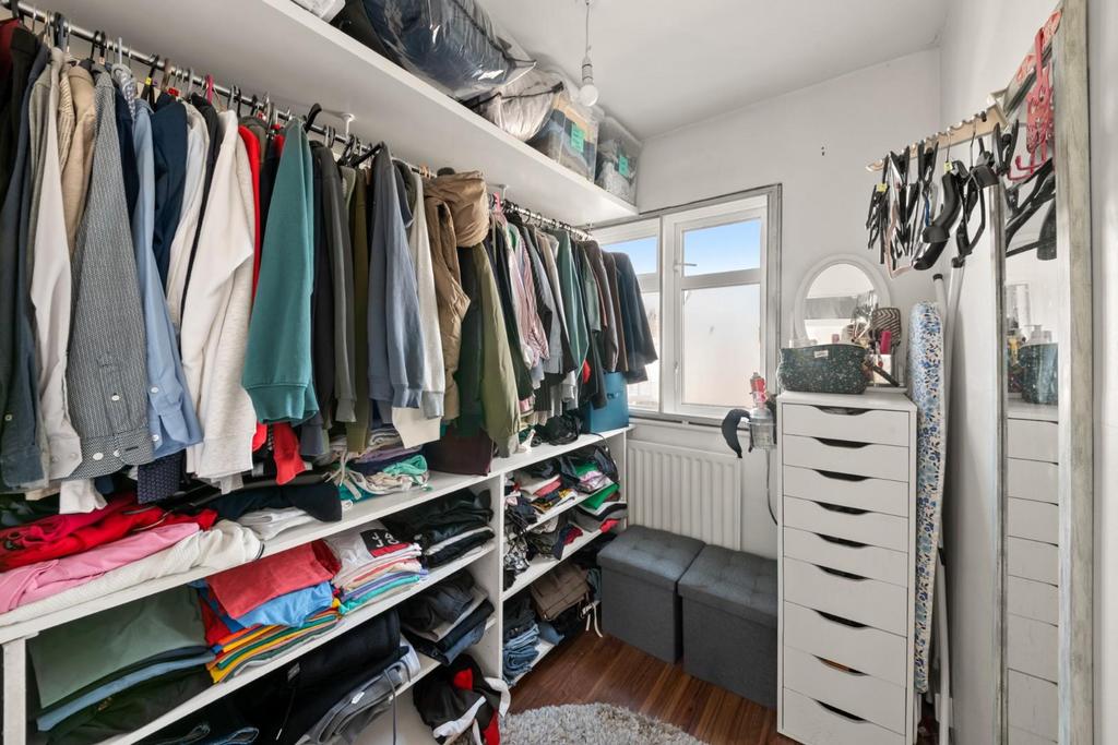 Walk-in wardrobe