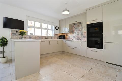 5 bedroom detached house for sale, St. Saviours Rise, Frampton Cotterell, Bristol