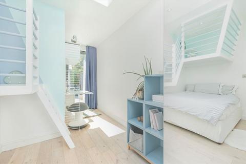 2 bedroom flat for sale, Bromfelde Road, London SW4