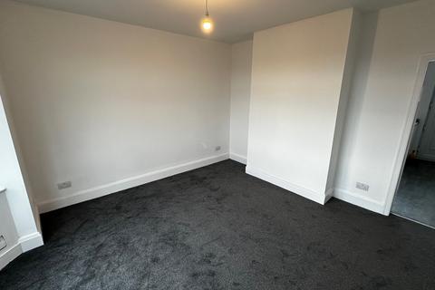 3 bedroom house to rent, Highthorn Road, Kilnhurst, MEXBOROUGH
