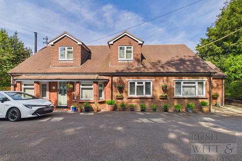 4 bedroom detached house for sale, Station Road, Crowhurst